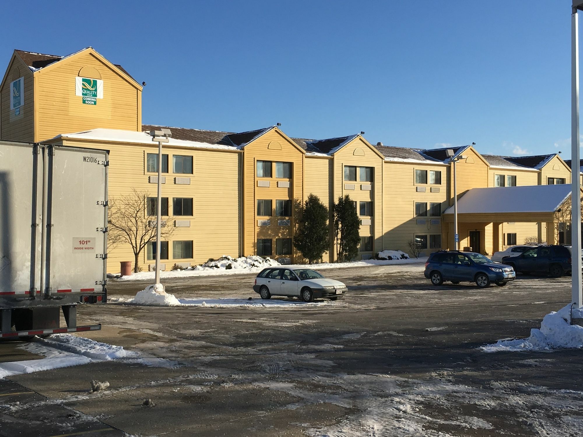 Quality Inn & Suites Milwaukee Exterior photo