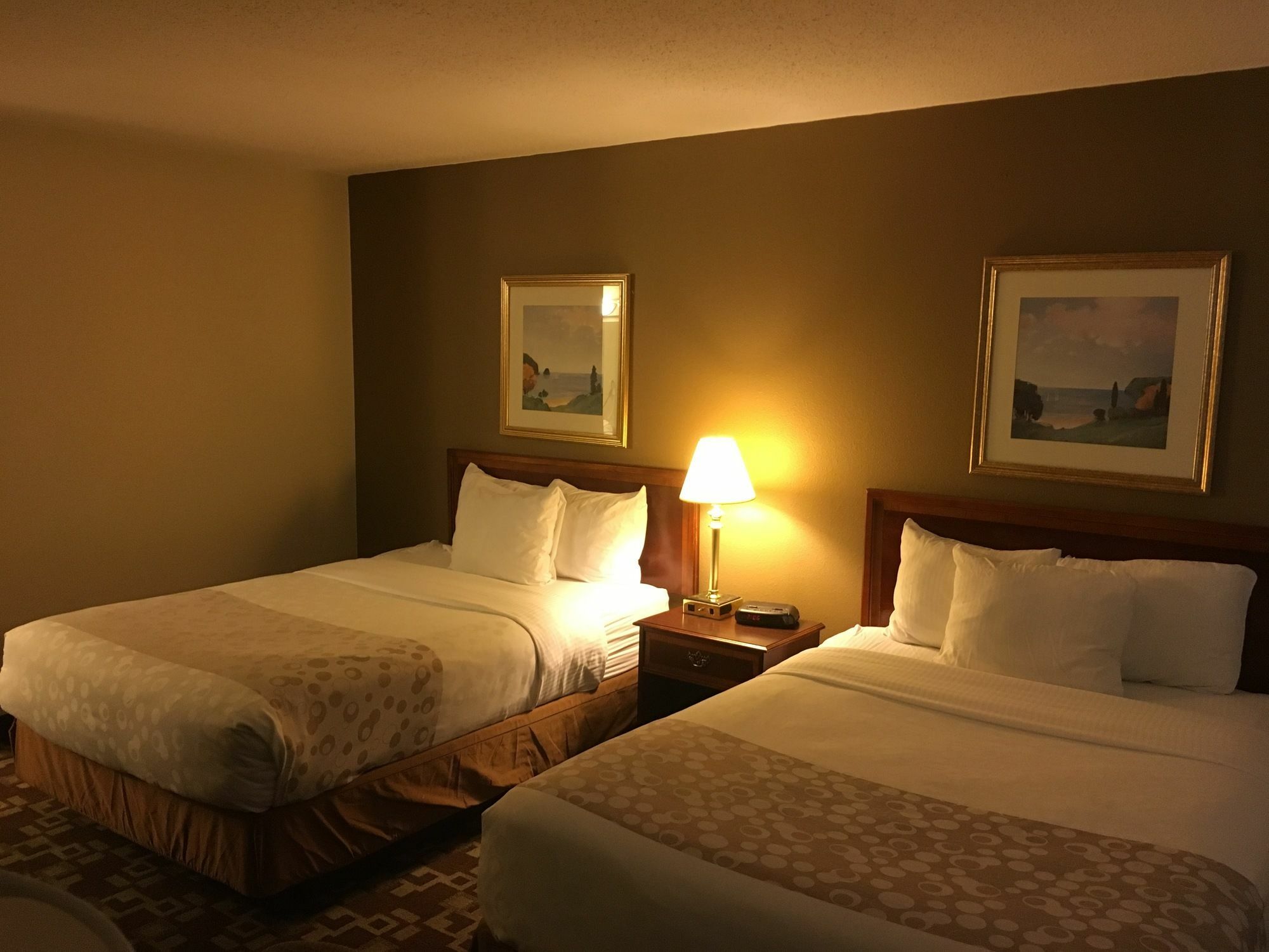 Quality Inn & Suites Milwaukee Exterior photo